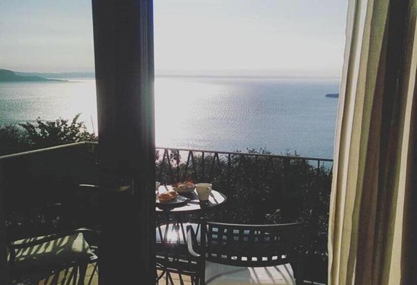 هتل Agriturismo Il Casale Del Lago