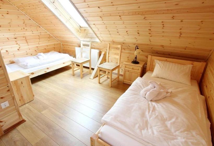 بنسيون Family Panzio Es Apartman Hazak