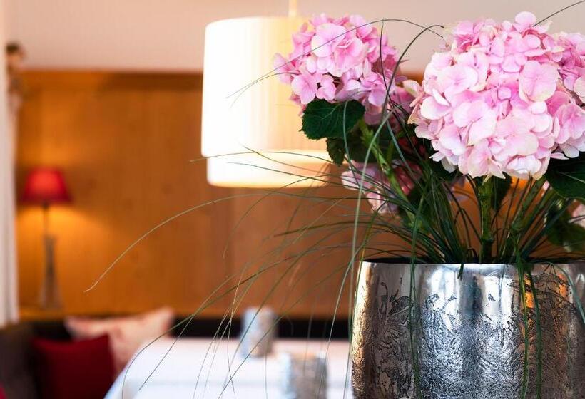 پانسیون Garni Edelweiss