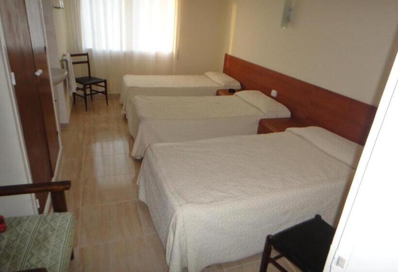 پانسیون Pensió Restaurant Llança