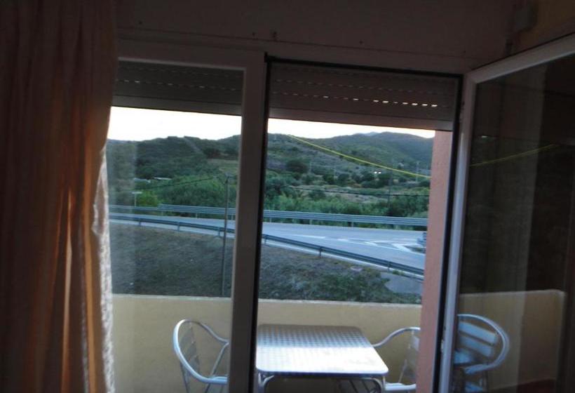 پانسیون Pensió Restaurant Llança