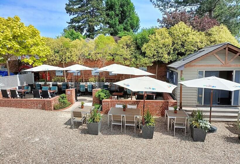 پانسیون The Linden Stansted