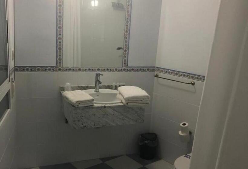 پانسیون Hostal Victoria