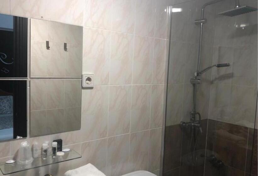 پانسیون Hostal Victoria