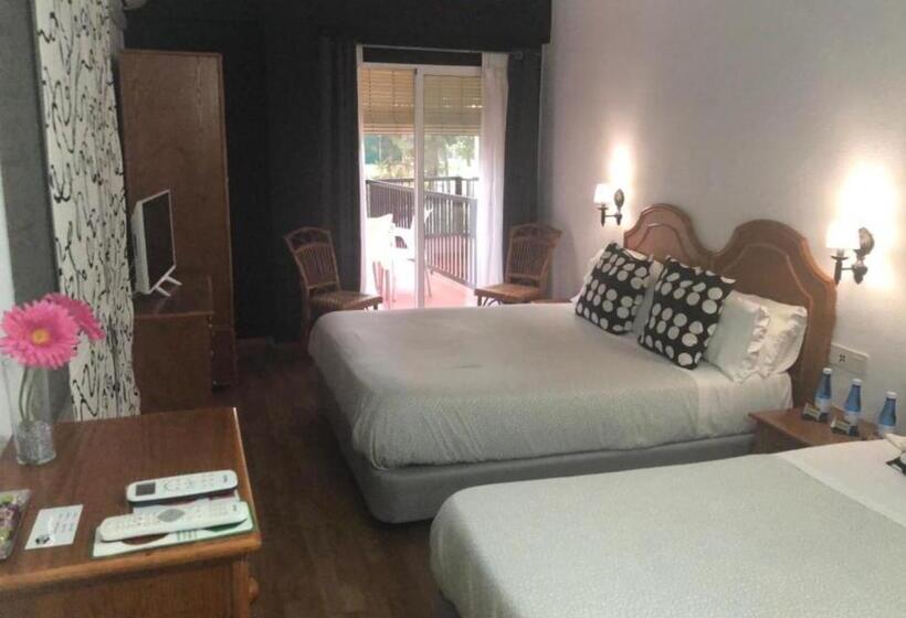 پانسیون Hostal Victoria