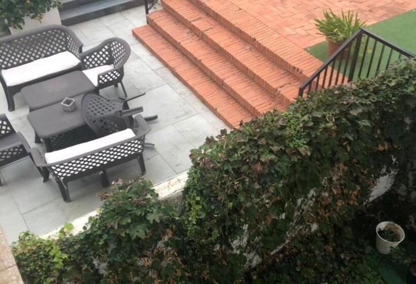 پانسیون Hostal Victoria