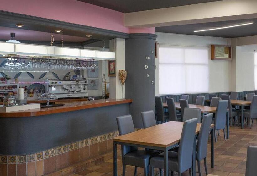 پانسیون Hostal Victoria