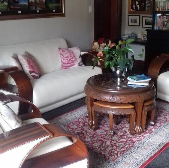 پانسیون Mulligans Guest Lodge