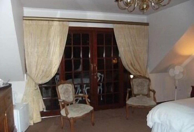 پانسیون Mulligans Guest Lodge