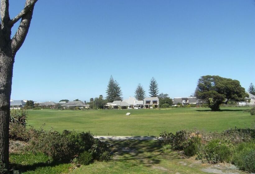 پانسیون Mulligans Guest Lodge