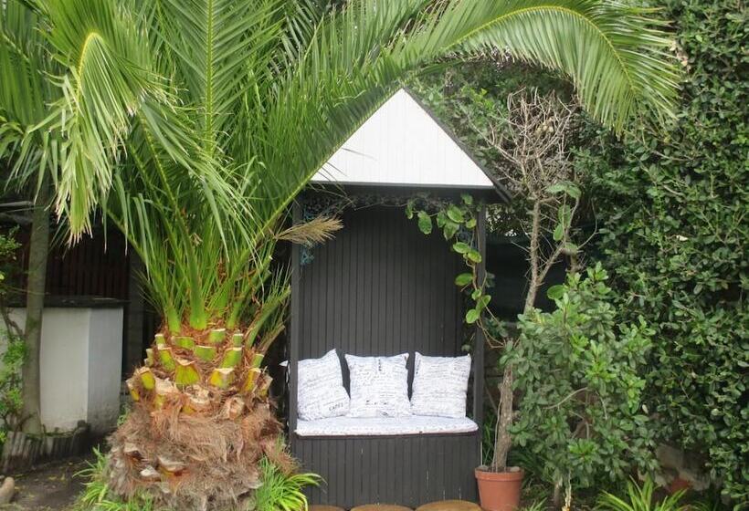 پانسیون Mulligans Guest Lodge
