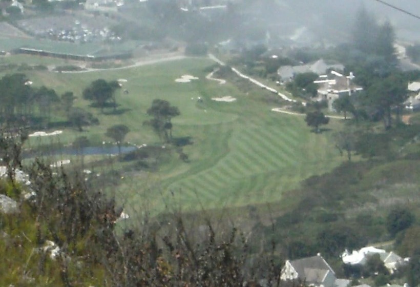 پانسیون Mulligans Guest Lodge