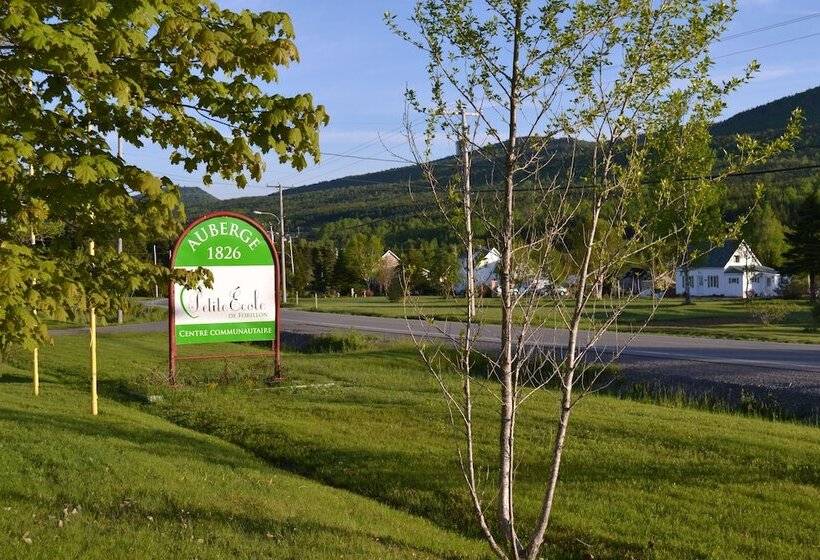 هاستل Auberge La Petite école De Forillon