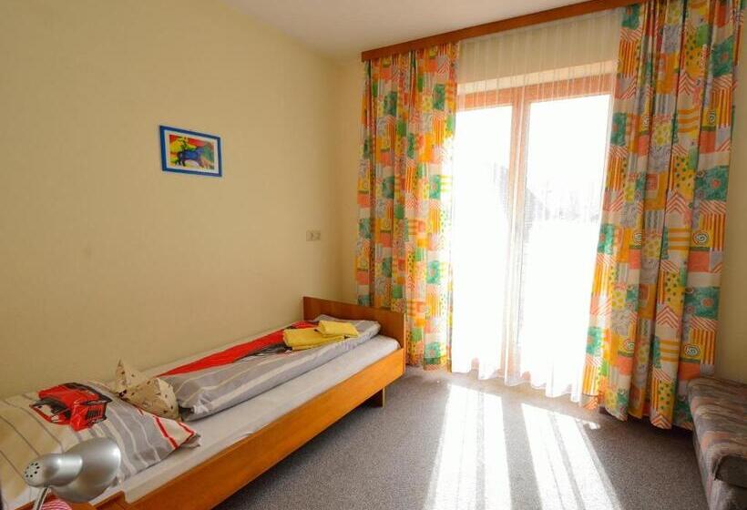 هتل Erlebnisbauernhof Urak