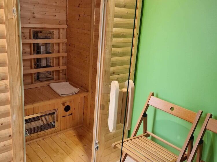 بنسيون Brookside Guest House & Mini Spa