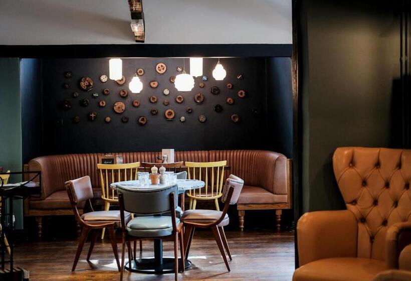 هاستل Cromwell Arms Country Pub With Rooms