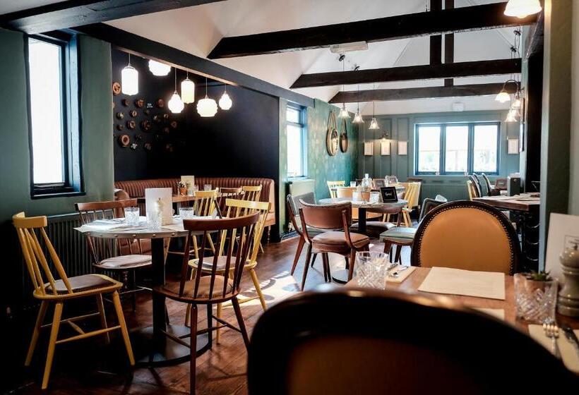 هاستل Cromwell Arms Country Pub With Rooms