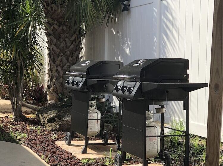 فندق صغير Holiday Isles Resort