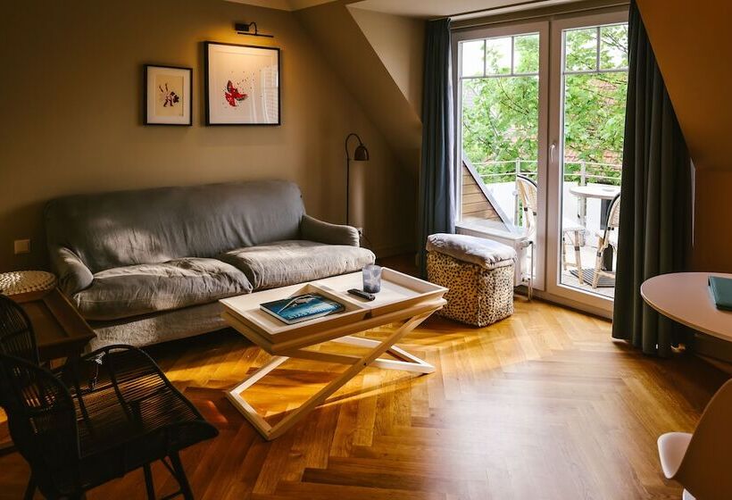 پانسیون Mimosa House