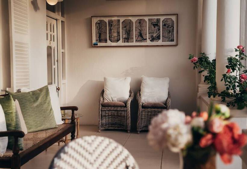 پانسیون Les Chambres Guest House