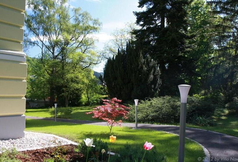 ペンション Villa Nova   Hotel Garni