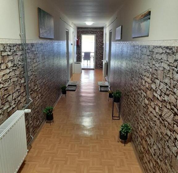 ペンション Váradi Apartman