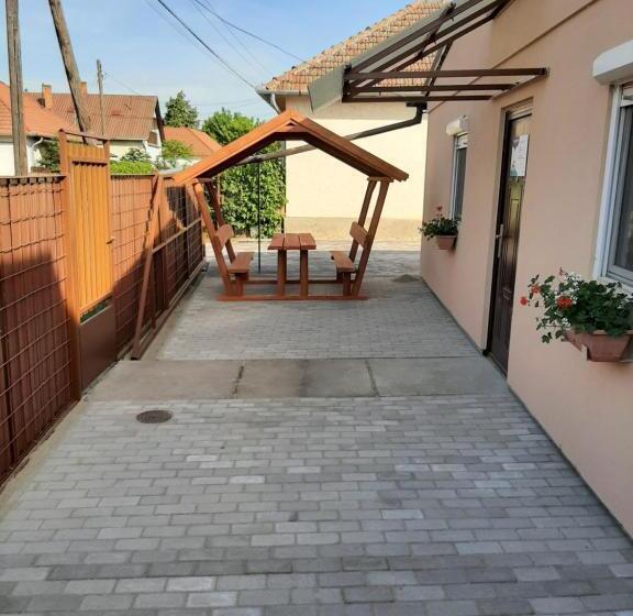ペンション Váradi Apartman