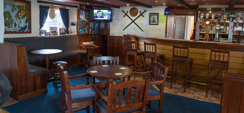 فندق صغير Finn Maccools Public House & Guest Inn