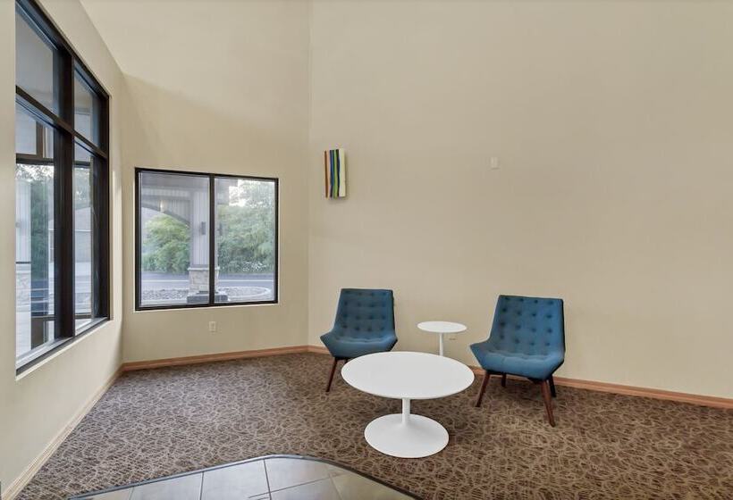 הוסטל Waterbird Lakeside Inn