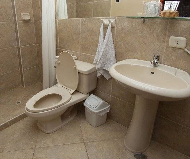Albergue Yucay Plaza Inn