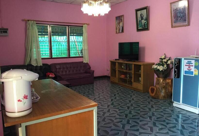 بنسيون Tassana House