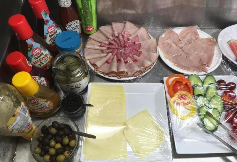 הוסטל Grums Old House