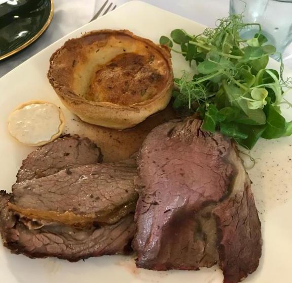 הוסטל The Clytha Arms