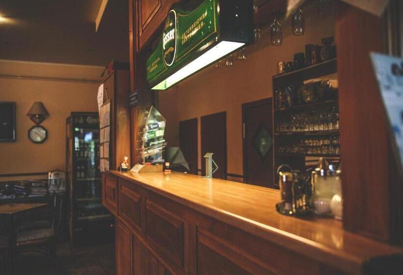 بنسيون Borostyánkert étterem & Vendégház