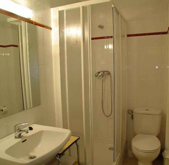 膳宿费 Hostal Adarnius