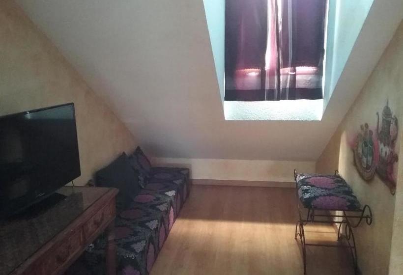 پانسیون Hostal La Carretera