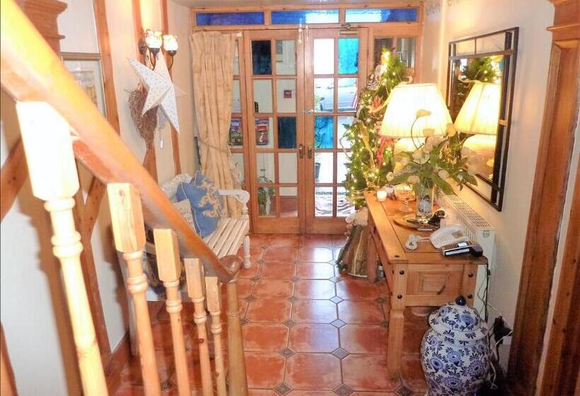 פנסיון The Suites At Ty Anne
