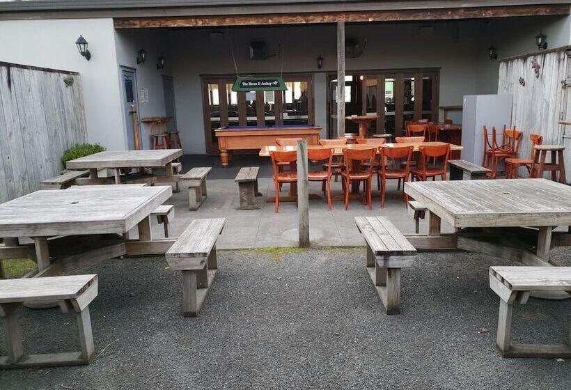 旅馆 Horse And Jockey Inn