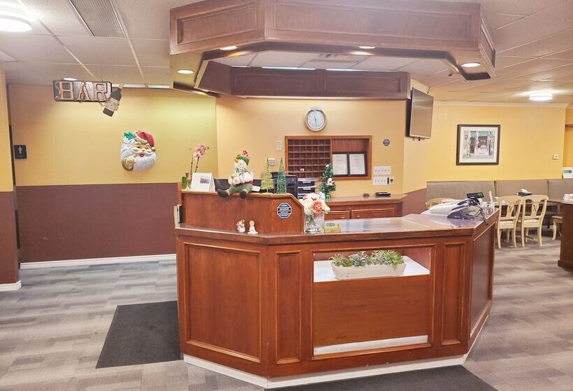 هاستل Moosomin Country Squire Inn