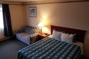 هاستل Moosomin Country Squire Inn