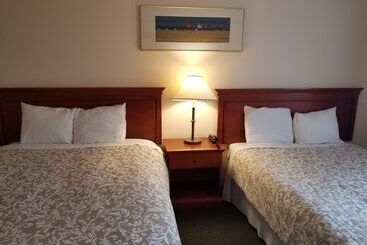 هاستل Moosomin Country Squire Inn