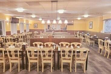 هاستل Moosomin Country Squire Inn