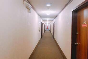 هاستل Moosomin Country Squire Inn