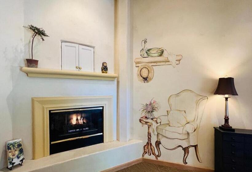 هاستل Petit Logis Inn