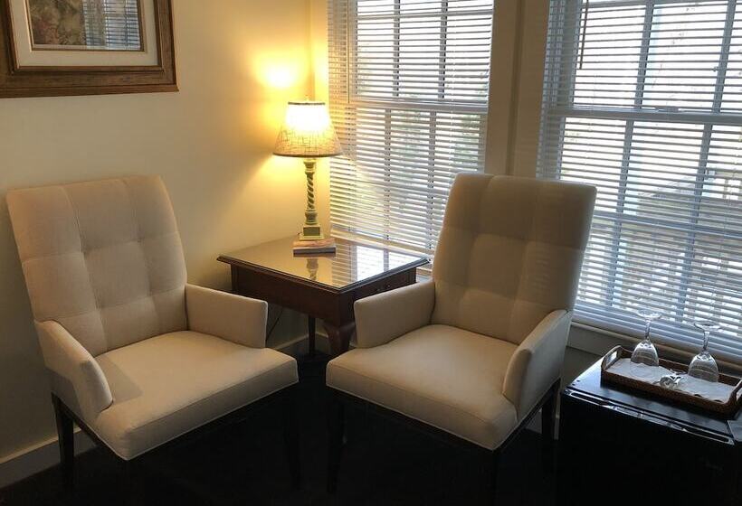 هاستل The Inn At Cape Cod