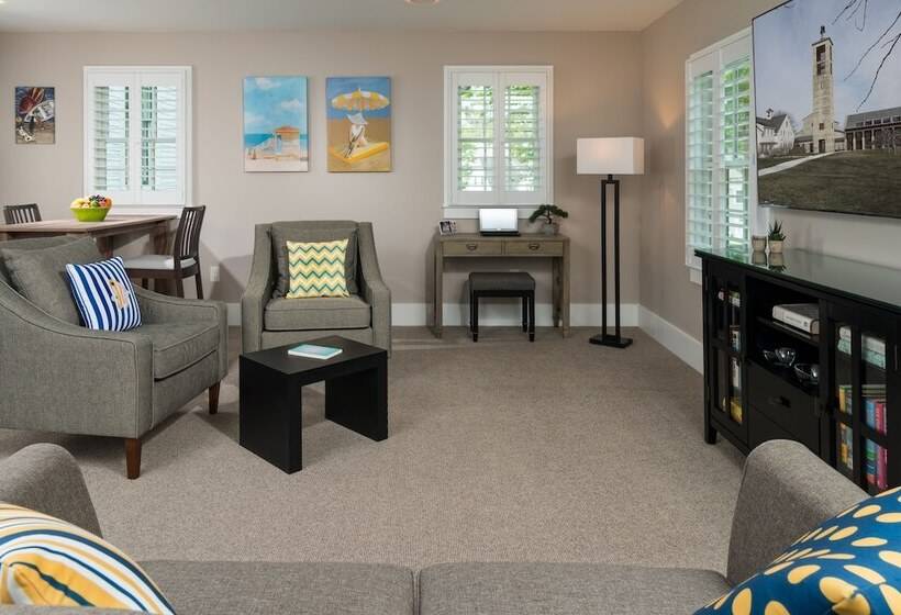 هاستل The Inn At Cape Cod