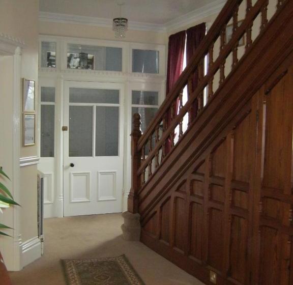 Пансион Autumn Leaves Guest House