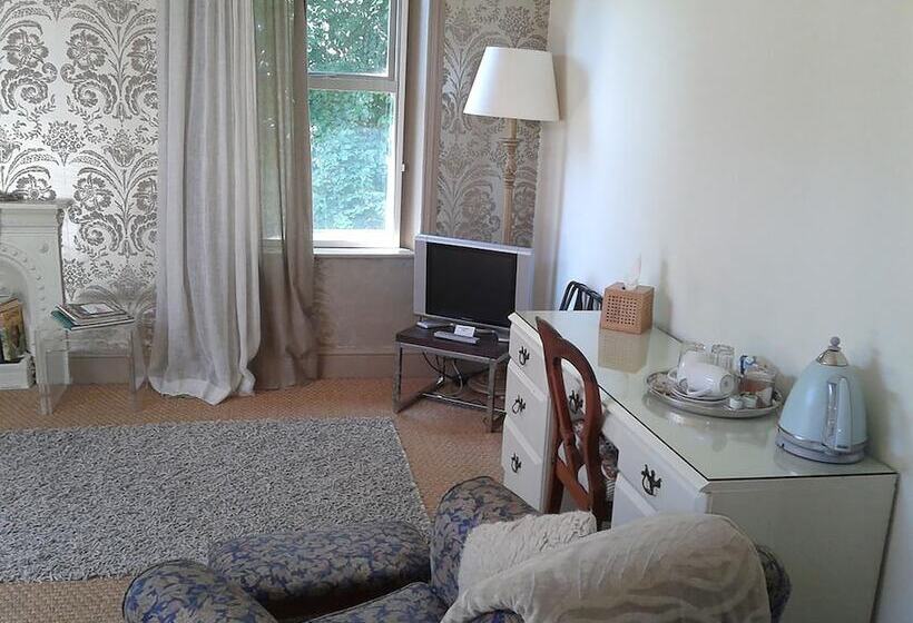 بنسيون Cornerstones Guest House