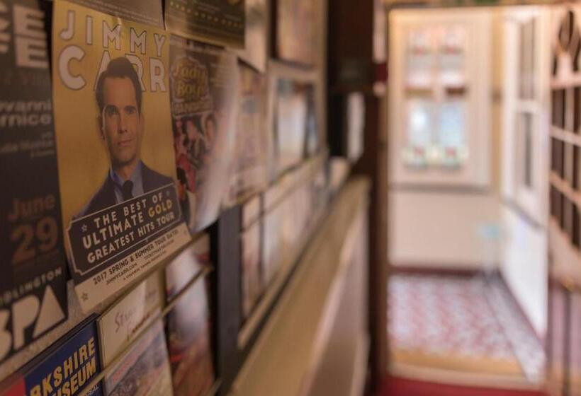 پانسیون Happy Days Guesthouse