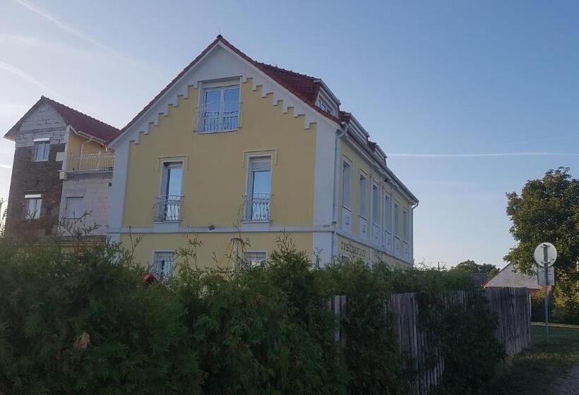 Пансион Holiday Centrum